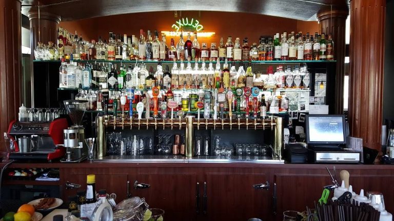 Deluxe Bar Grill 1 768x432