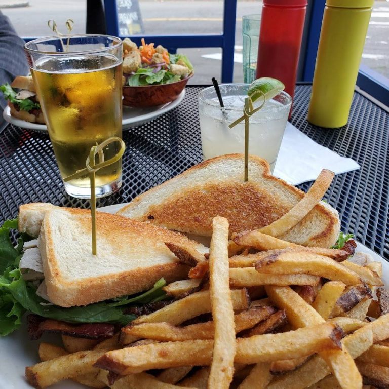 Deluxe Bar Grill 2 768x768