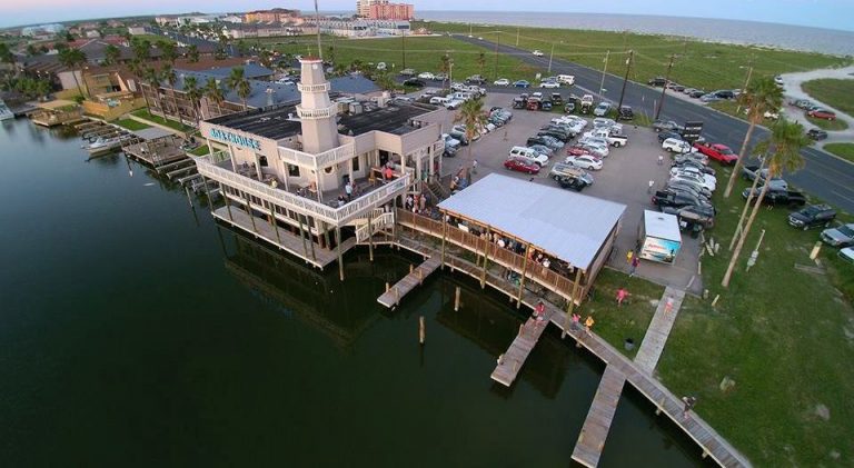 Boathouse Bar Grill 1 768x421