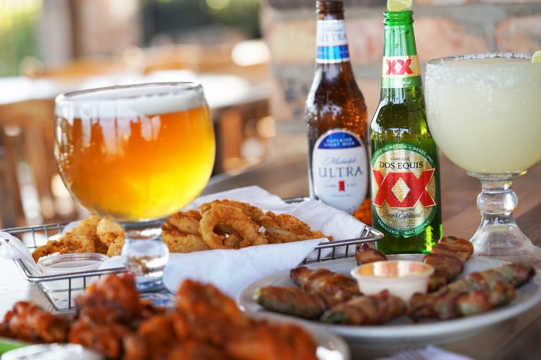 Cujos Sports Bar Grill 3 768x512