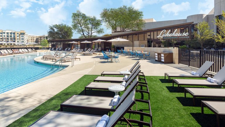 Lakehouse Waterfront Lounge 2 768x433